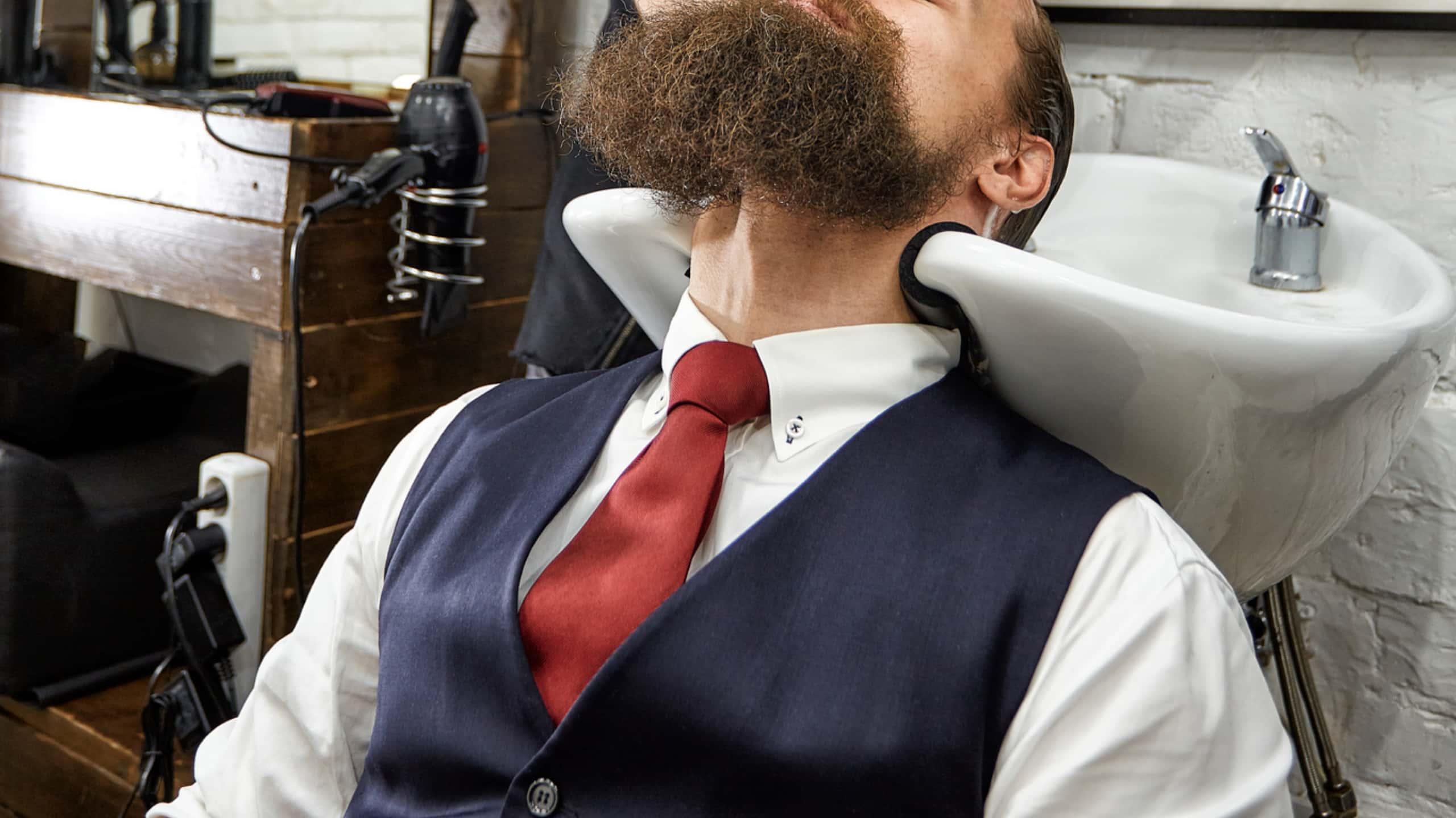 How to Maintain Your Beard's Natural Glow 